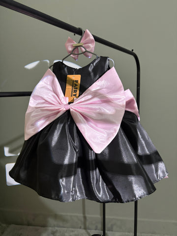Big bow and tiny hearts